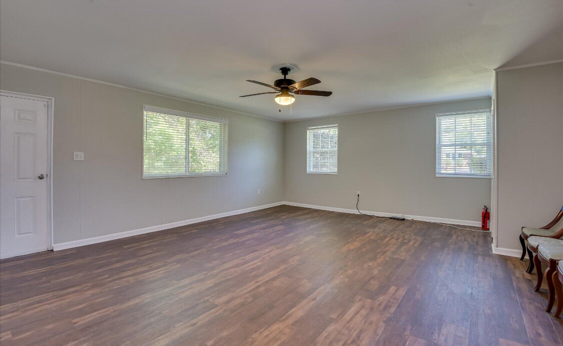 Building Photo - 813 Hammond Dr