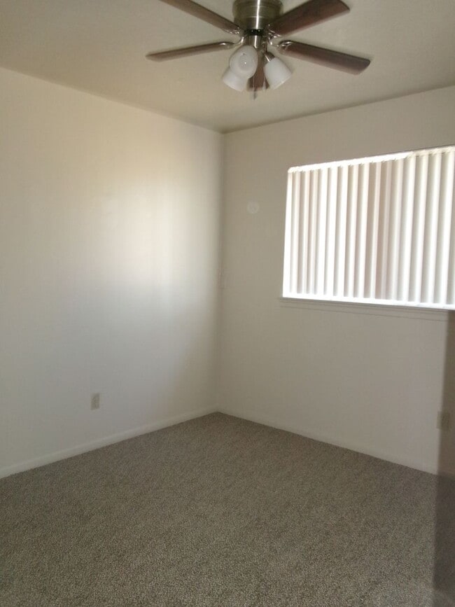 Building Photo - 9404