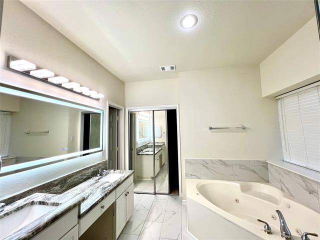 Building Photo - 3301 Bluegrass Dr