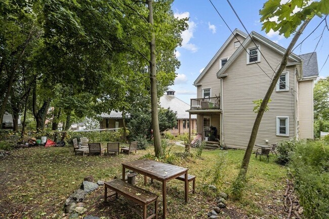 Building Photo - 5 Wenham St