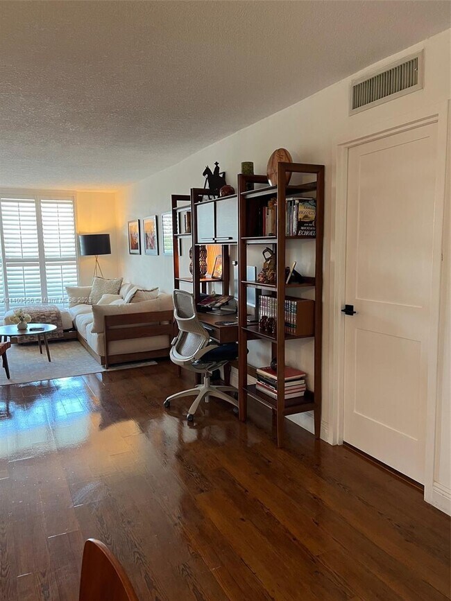 Building Photo - 13155 Ixora Ct