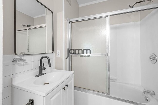 Building Photo - 1695 Glenmont Rd