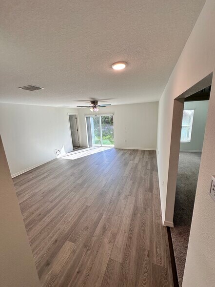 Building Photo - 108 Maple Dr