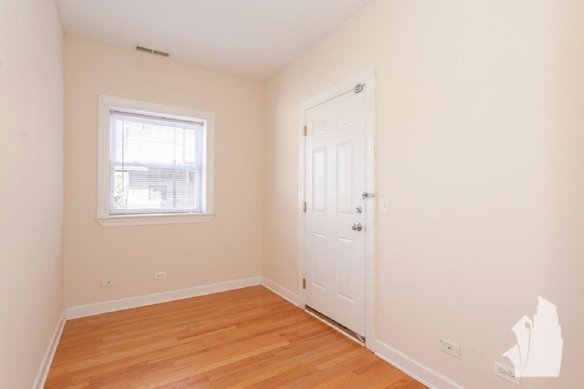 Building Photo - 3254 N Clifton Ave