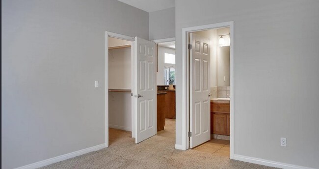 Building Photo - 5 Bedroom/3 Bath Home with Paid Solar System - $3295 Per month!