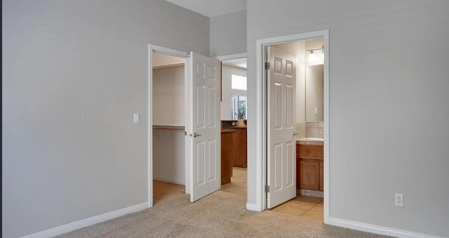 Building Photo - 5 Bedroom/3 Bath Home with Paid Solar System - $3395 Per month!