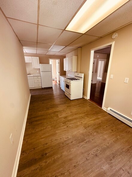 Primary Photo - 104 N Main St