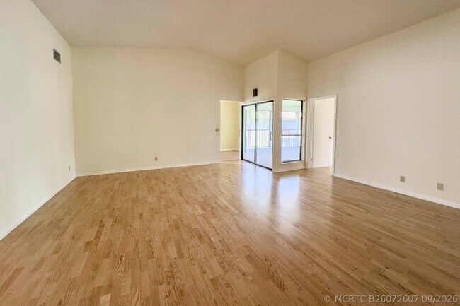 Building Photo - 3362 Lucerne Park Dr