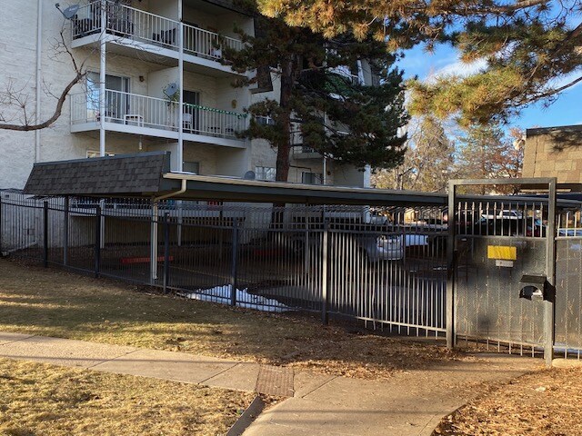 Building Photo - 2225 S Jasmine St