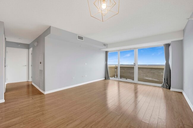 Building Photo - 1720 Maple Ave