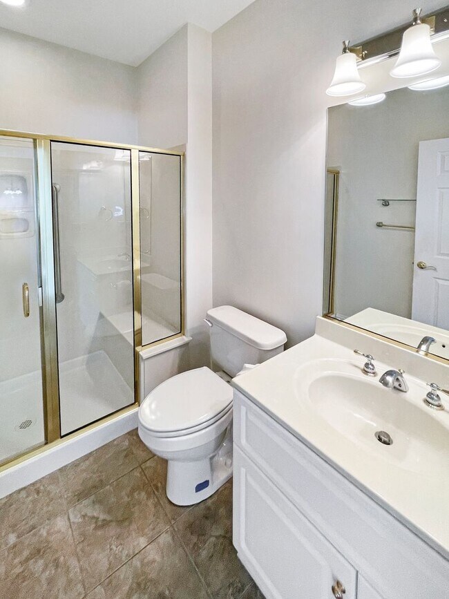 Building Photo - Spacious 3 bedroom/ 2 full bath home in Mi...