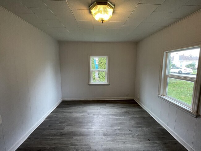 Building Photo - 1910 20th St NE