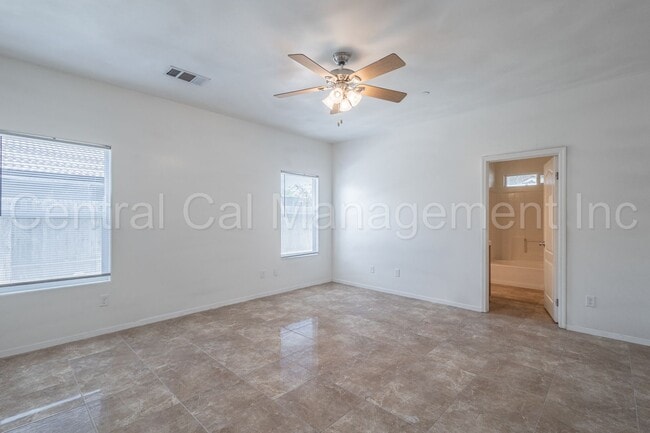 Building Photo - 4 Bedroom, 2 Bath Home - $2450 per month!