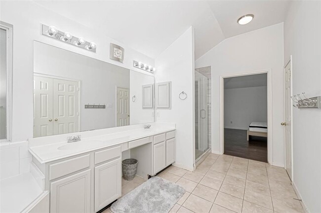 Building Photo - 14802 Dorray Ln