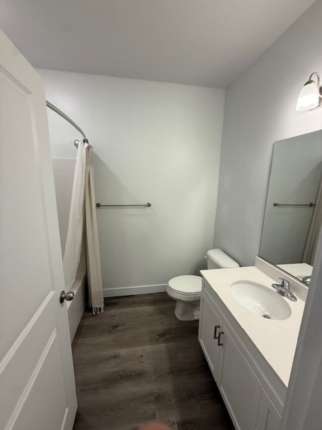 Building Photo - Modern 3 Bedroom Condo in Desert Color