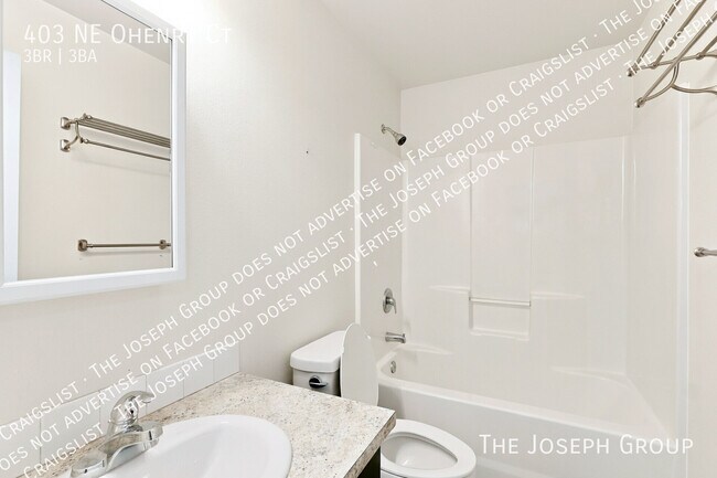 Building Photo - 403 NE Ohenry Ct