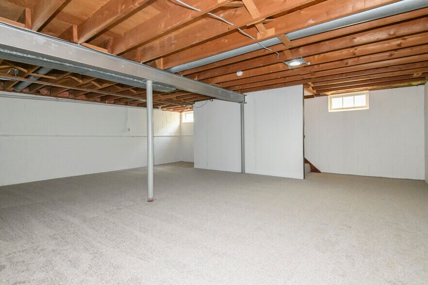 Building Photo - W149N6158 Pocahontas Dr