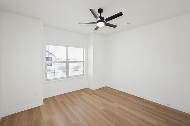 Building Photo - 10424 Tierra Santa Dr