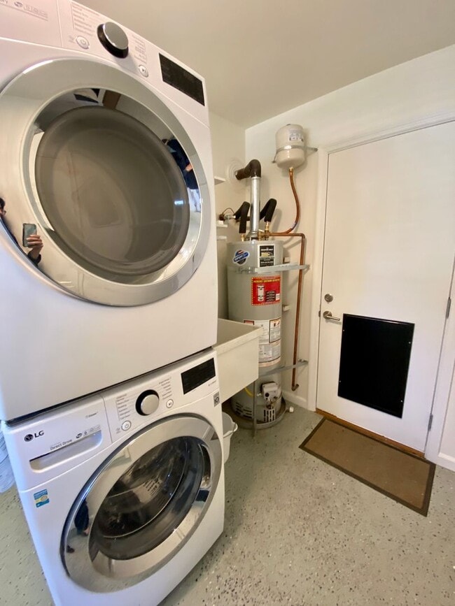 Building Photo - Charming House on 1/3 acre in El Quito Neighborhood!