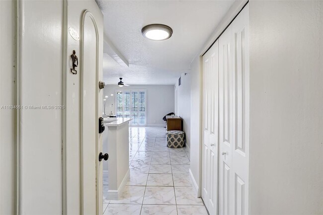 Building Photo - 253 S Cypress Rd