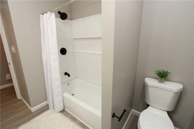 Building Photo - For Rent fully renovated 3BD 2BA Ranch home in Carmel, IN