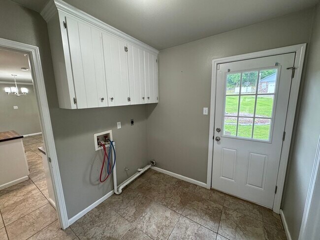 Building Photo - Nice 3 Bedroom 2.5 Bathroom Home on Large Lot in Sherwood