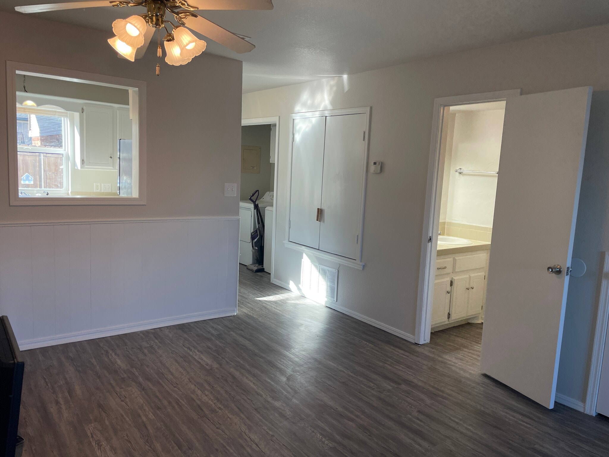 Building Photo - 1901 E Lindsey St