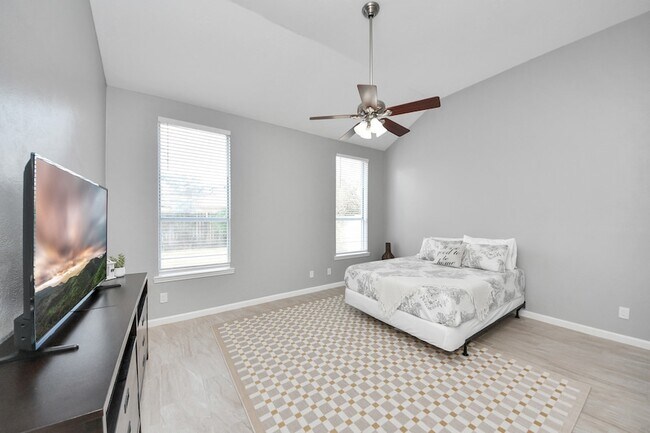 Building Photo - 20922 Whitevine Way