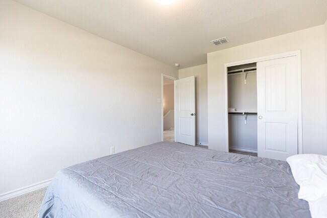 Building Photo - 9712 Moon Shine