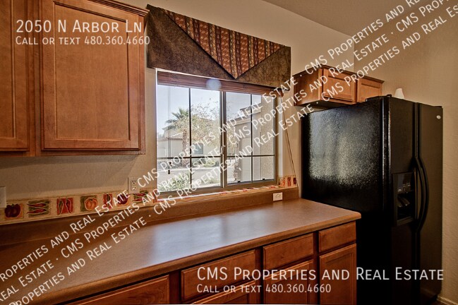 Building Photo - 2050 N Arbor Ln