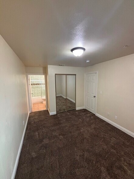 Building Photo - 206 W 105th St