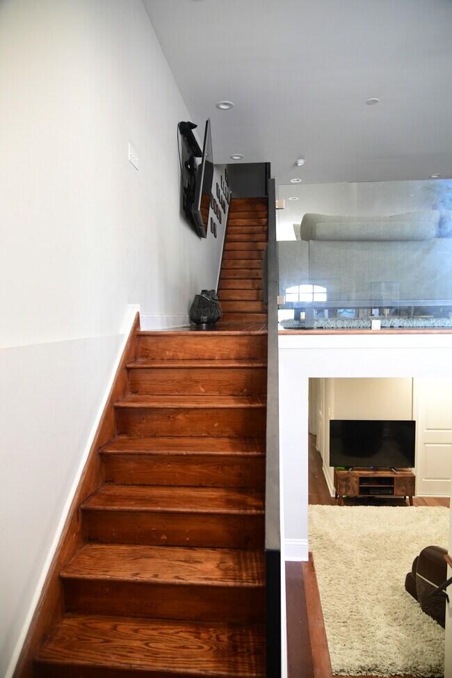 Entrance - 6256 Osage Ave