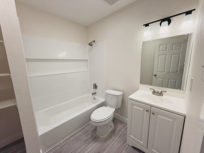 Building Photo - 2209 Mission Hill Dr