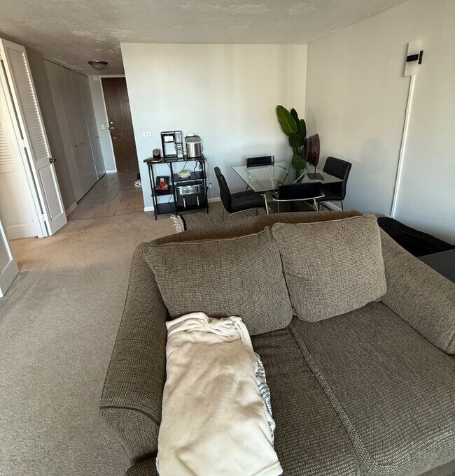 Building Photo - 720 W Gordon Terrace