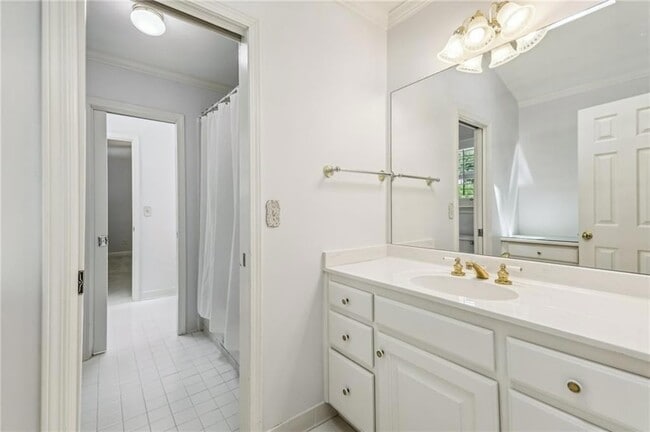 Building Photo - 2684 Birchwood Dr NE