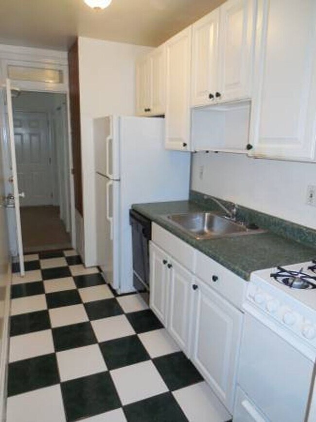 Building Photo - 4029 Beecher St NW