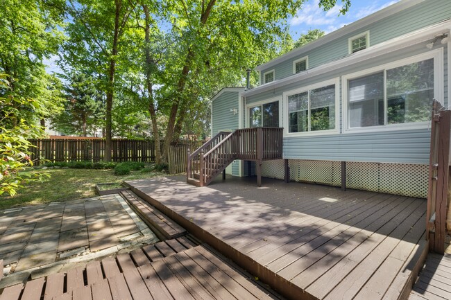 Building Photo - 4505 Aviemore Crescent