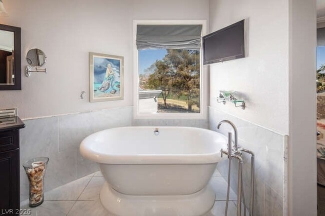 Building Photo - 8856 Rainbow Ridge Dr