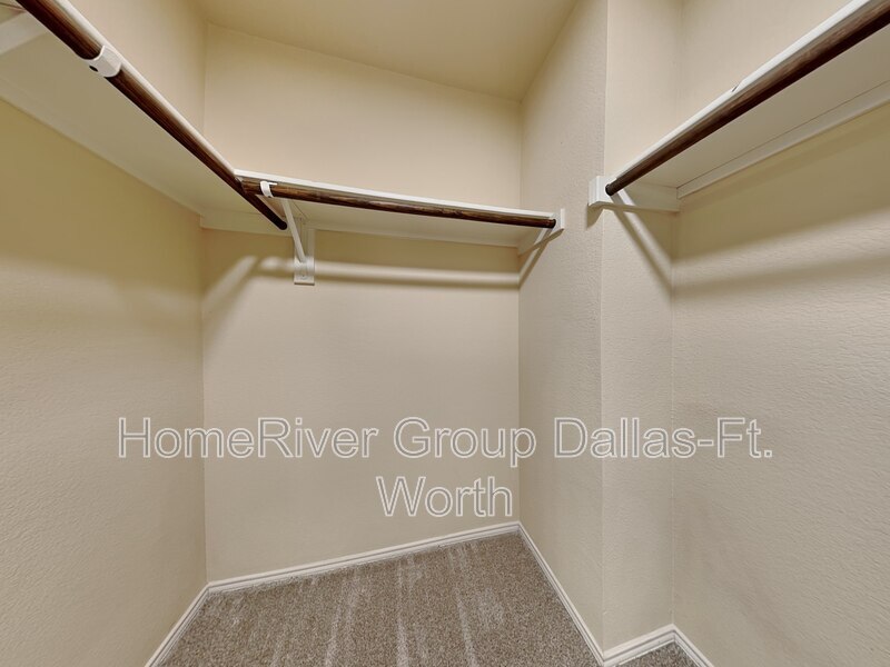 Building Photo - 10622 Midway Dr