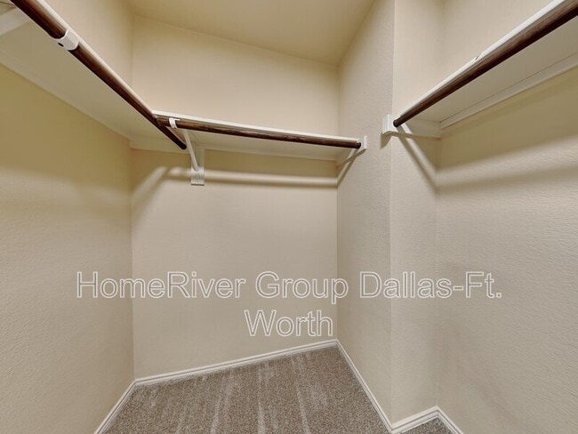 Building Photo - 10622 Midway Dr