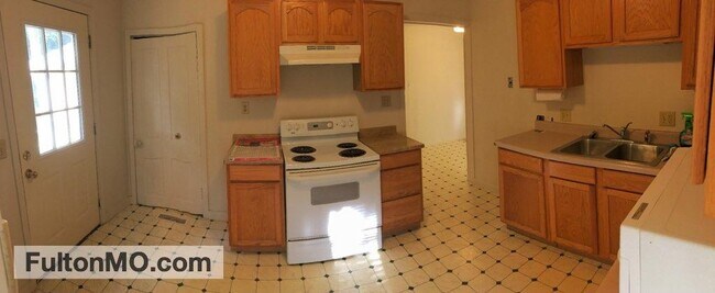 Building Photo - 301 West 5th Street Apartment A