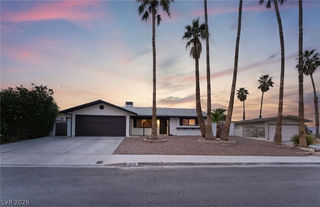 Building Photo - 3992 Chinchilla Ave