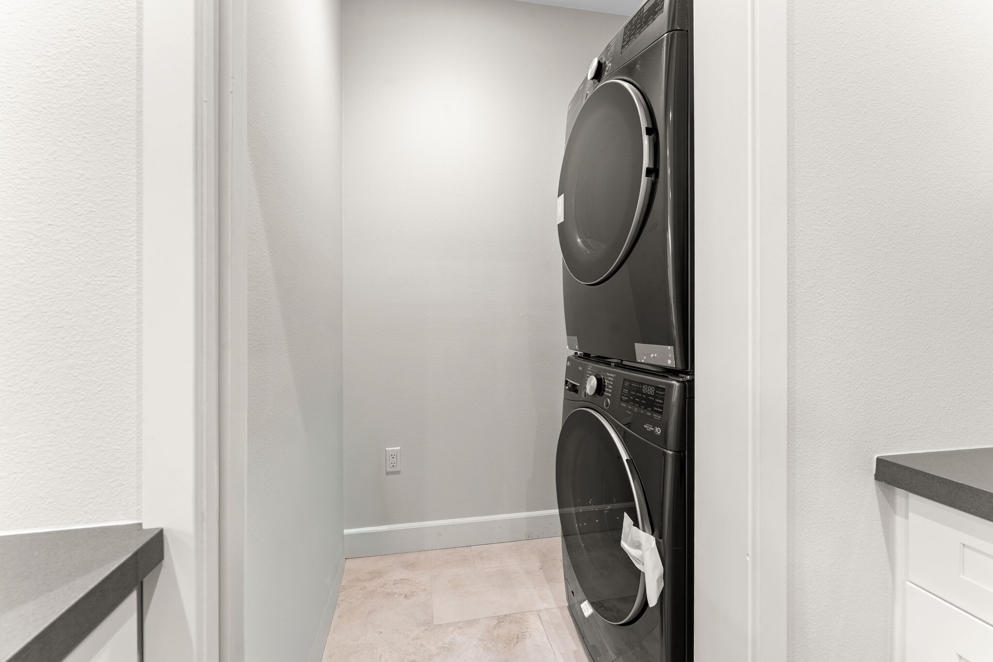 Building Photo - 2430 E 7th St