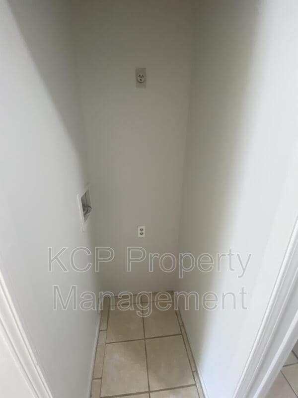 Building Photo - 336 W Dogwood St