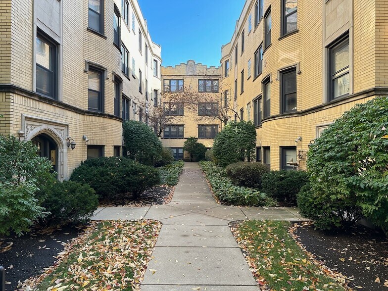Primary Photo - 4609 N Paulina St
