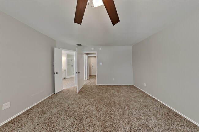 Building Photo - 16819 Kettle Creek Dr