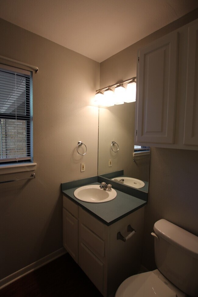 Building Photo - Langley Westminster Duplex