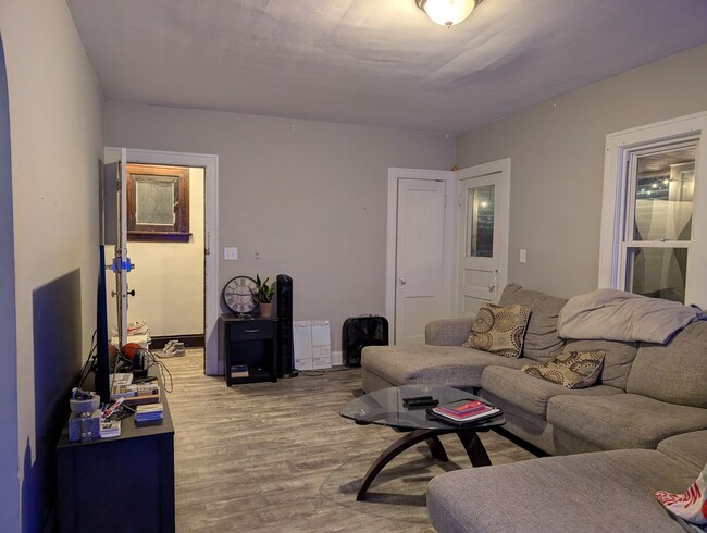 Building Photo - 2184 Wascana Ave