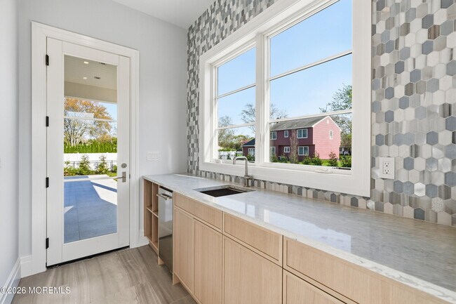 Building Photo - 84 Cooper Ave