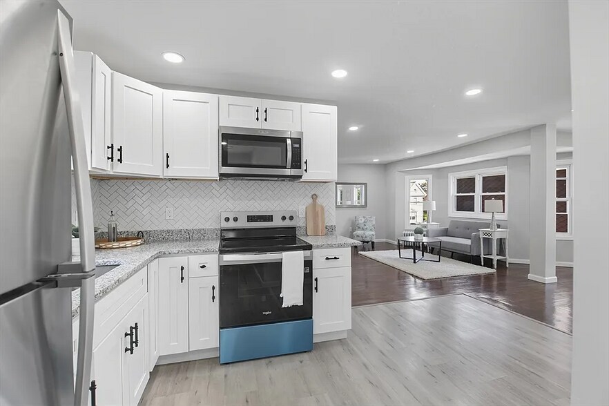 Building Photo - 12 Saint James Ave